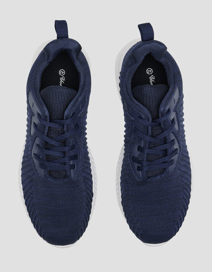 Yongki Komaladi Casual Sporty Look 02 Sepatu Pria