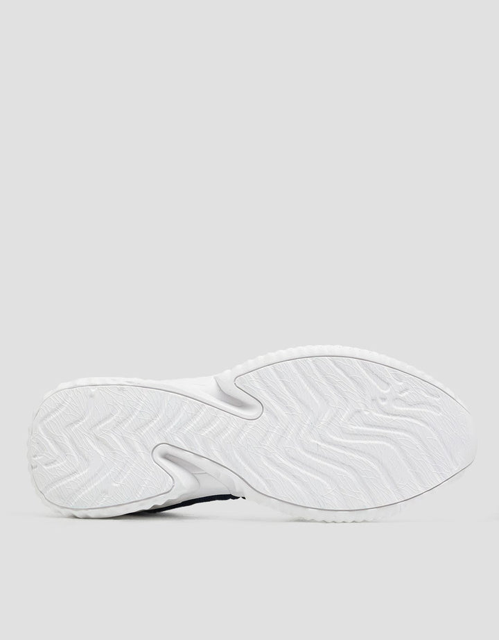 Yongki Komaladi Casual Sporty Look 02 Sepatu Pria
