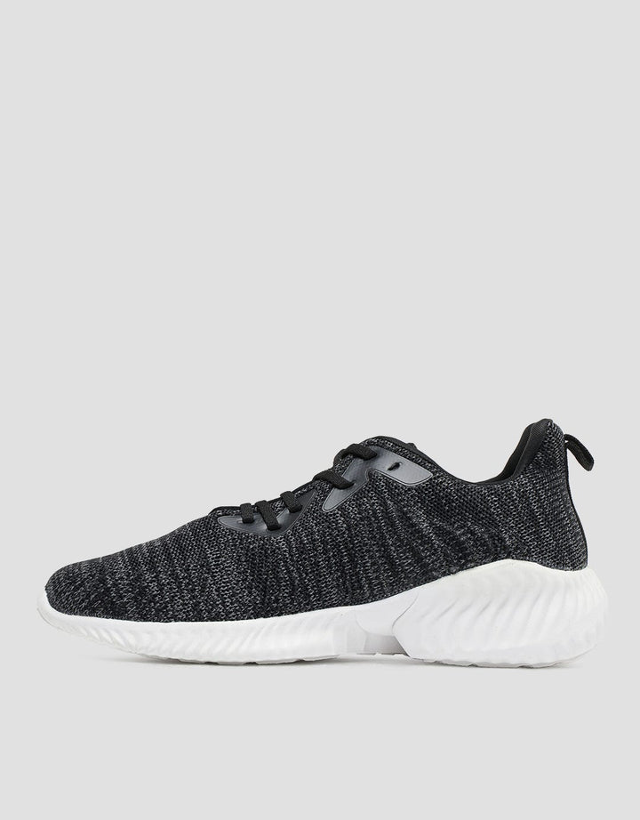 Yongki Komaladi Casual Sporty Look Men's Shoes