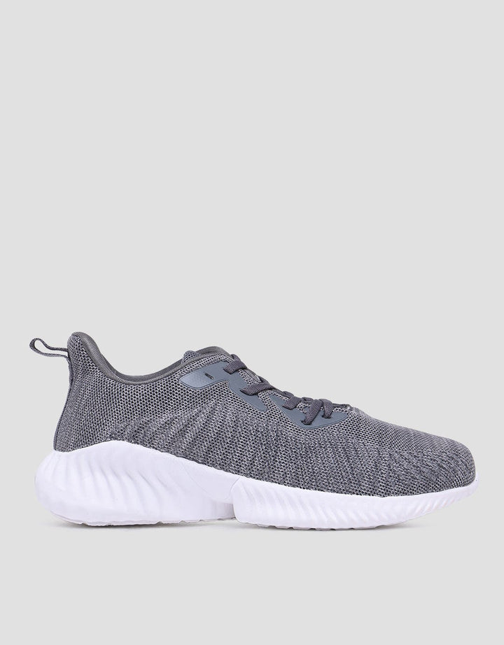 Yongki Komaladi Sepatu Pria Casual Design