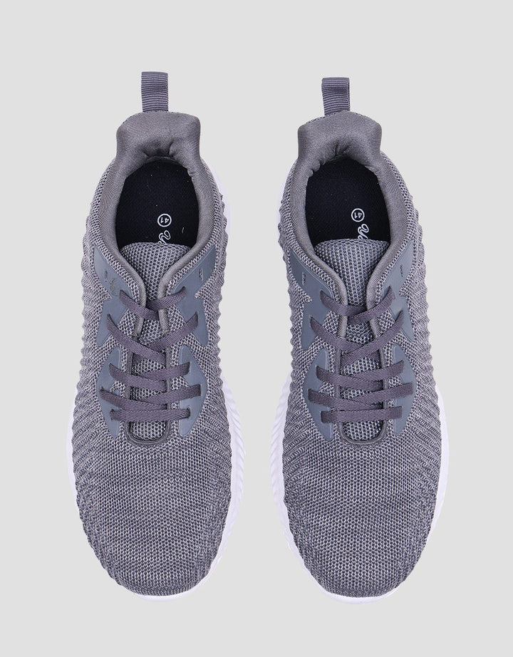 Yongki Komaladi Sepatu Pria Casual Design