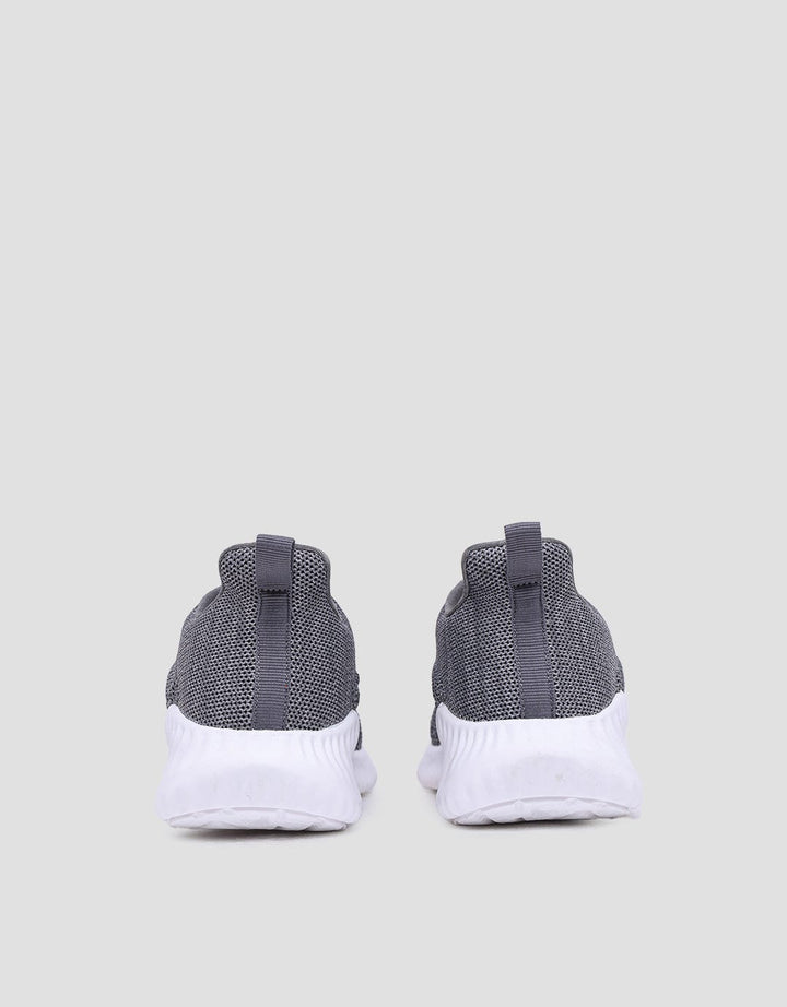 Yongki Komaladi Sepatu Pria Casual Design