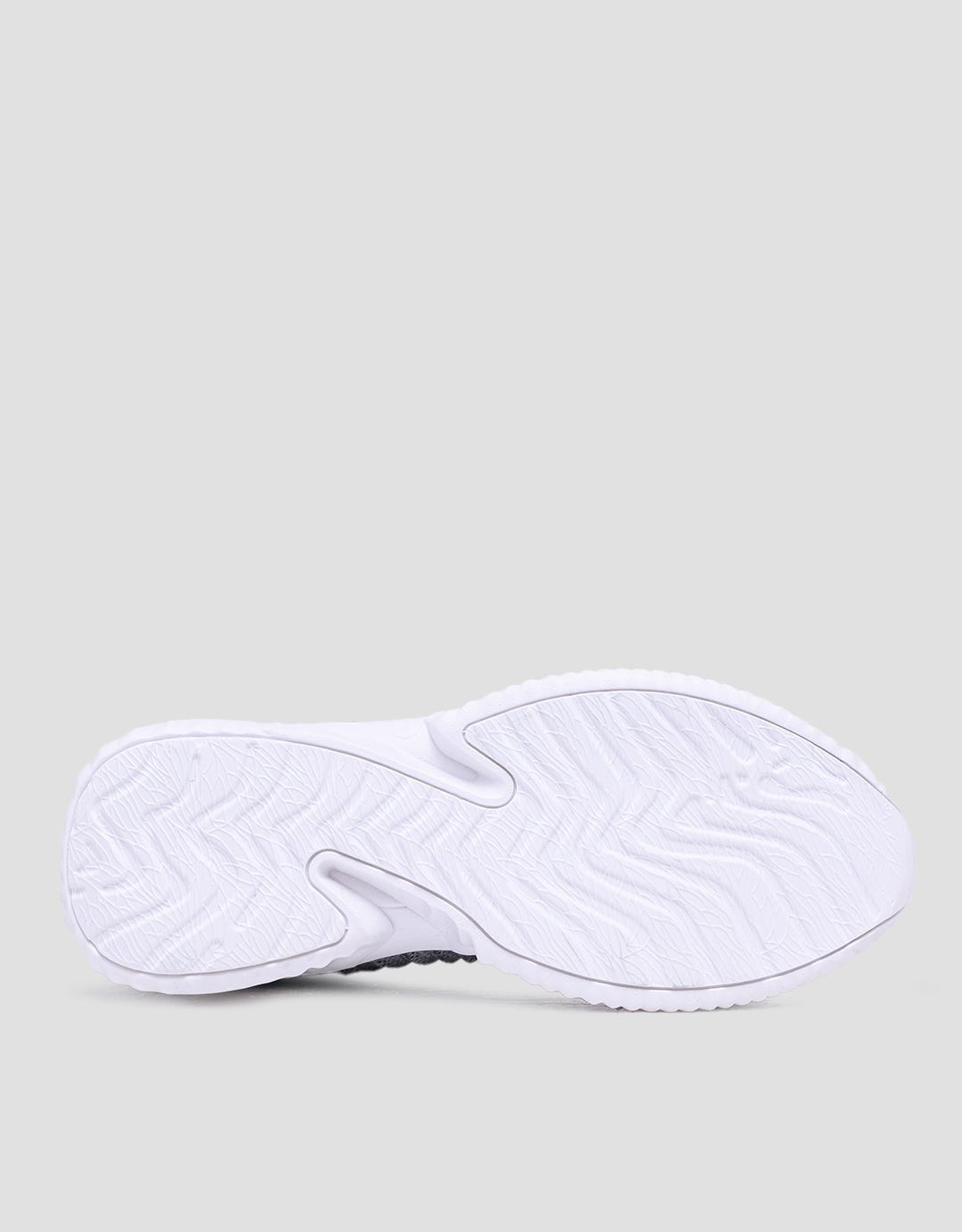 Yongki Komaladi Sepatu Pria Casual Design