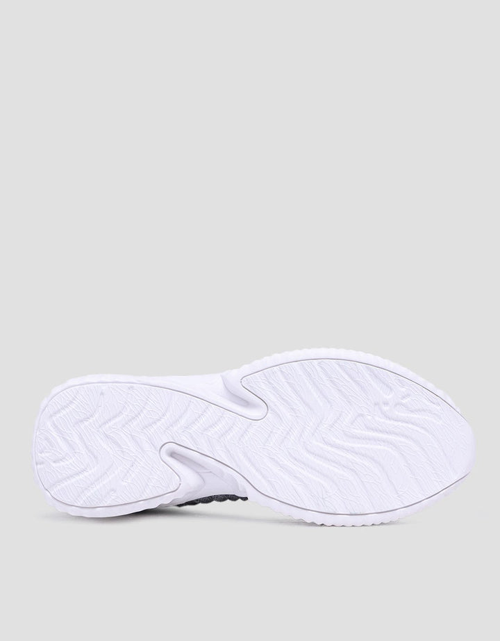 Yongki Komaladi Sepatu Pria Casual Design
