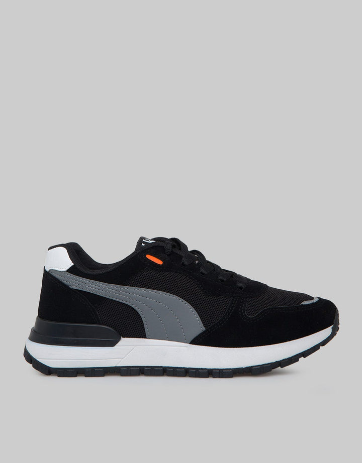 Yongki Komaladi Men Casual Sneakers