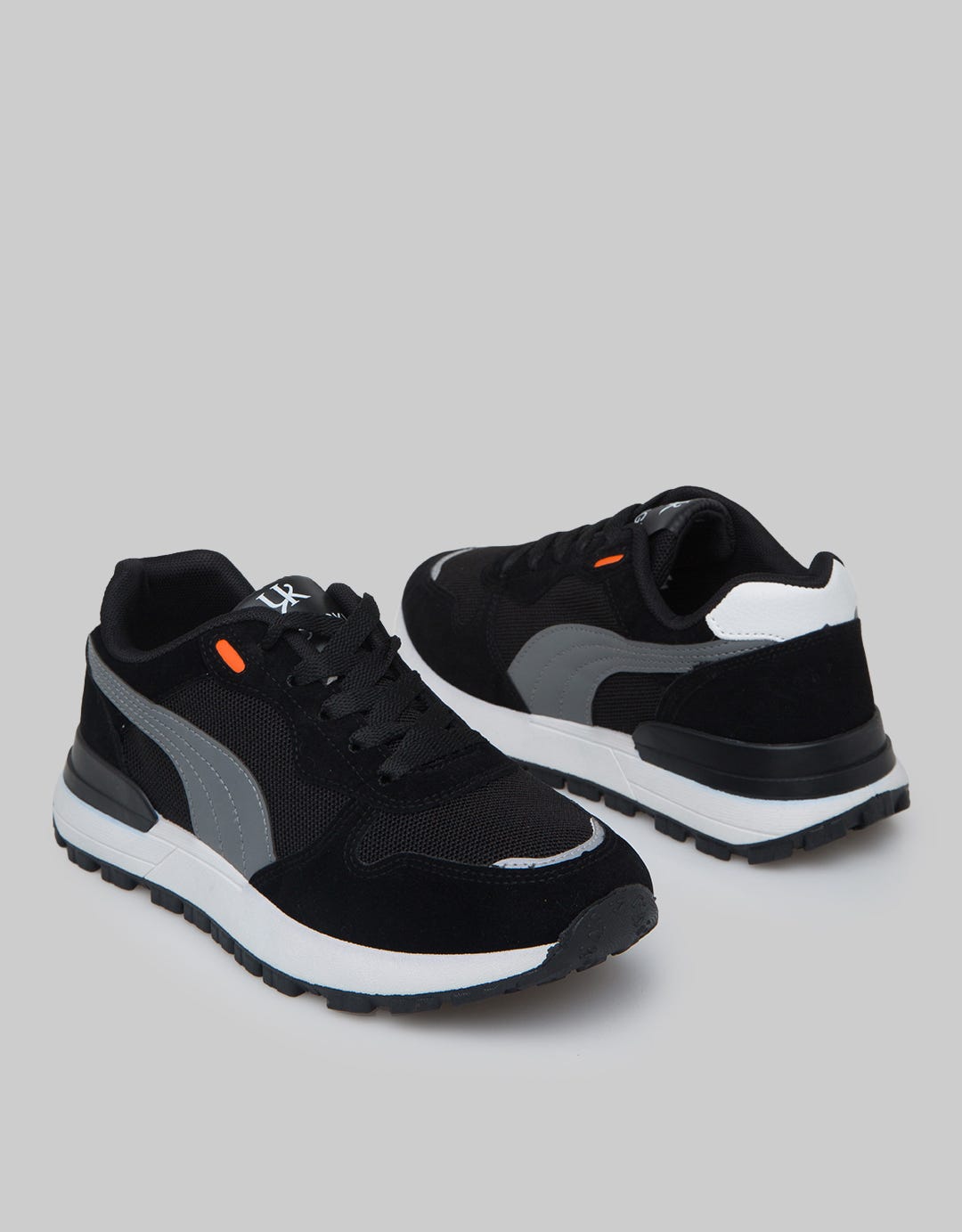 Yongki Komaladi Men Casual Sneakers