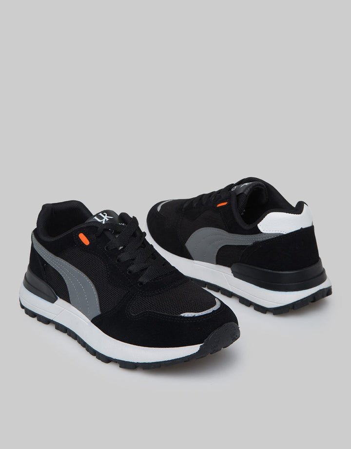 Yongki Komaladi Men Casual Sneakers