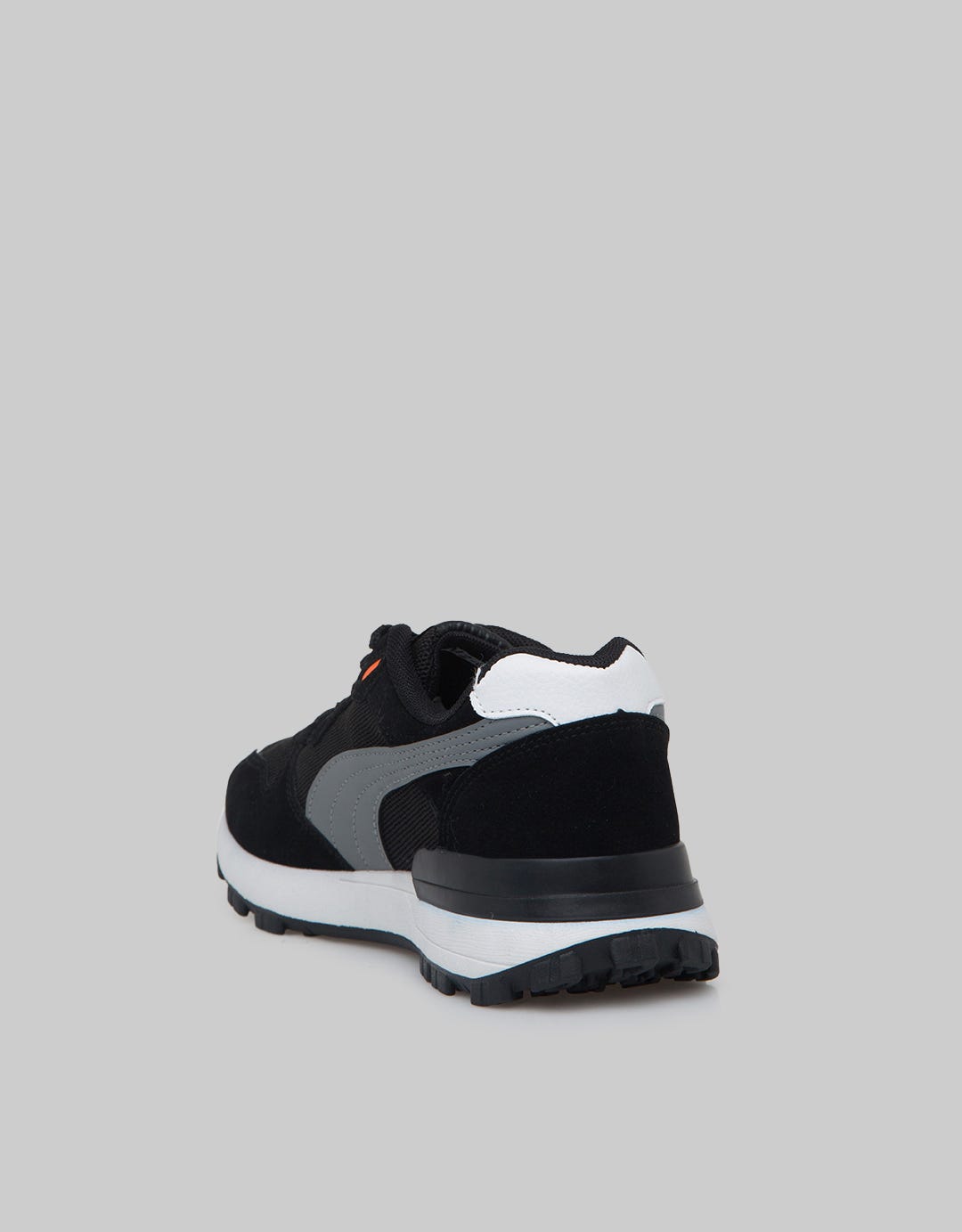 Yongki Komaladi Men Casual Sneakers