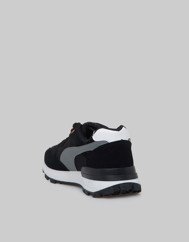 Yongki Komaladi Men Casual Sneakers