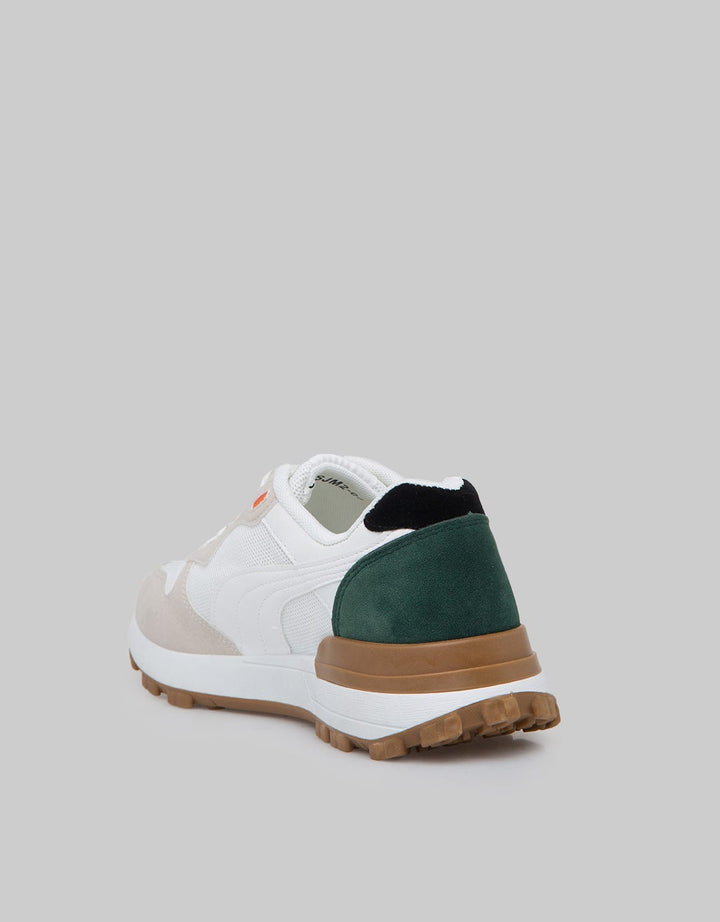 Yongki Komaladi Sneakers Casual