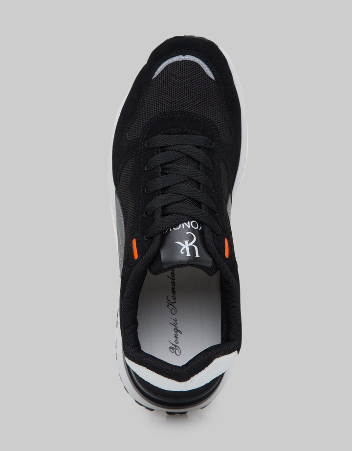 Yongki Komaladi Man Casual Sneakers