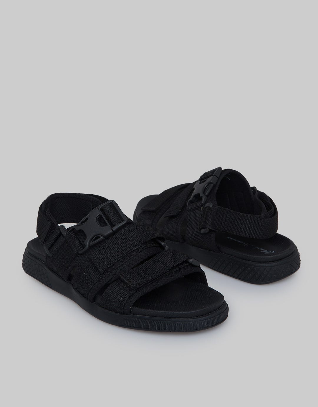 Yongki Komaladi Outdoor Sandal Pria