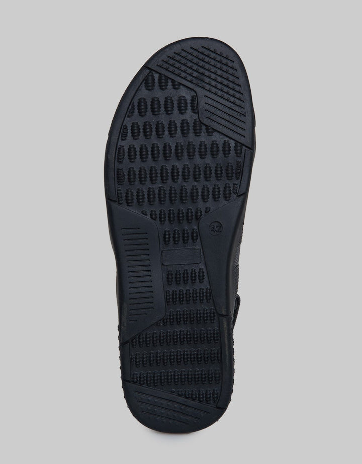 Yongki Komaladi Outdoor Sandal Pria