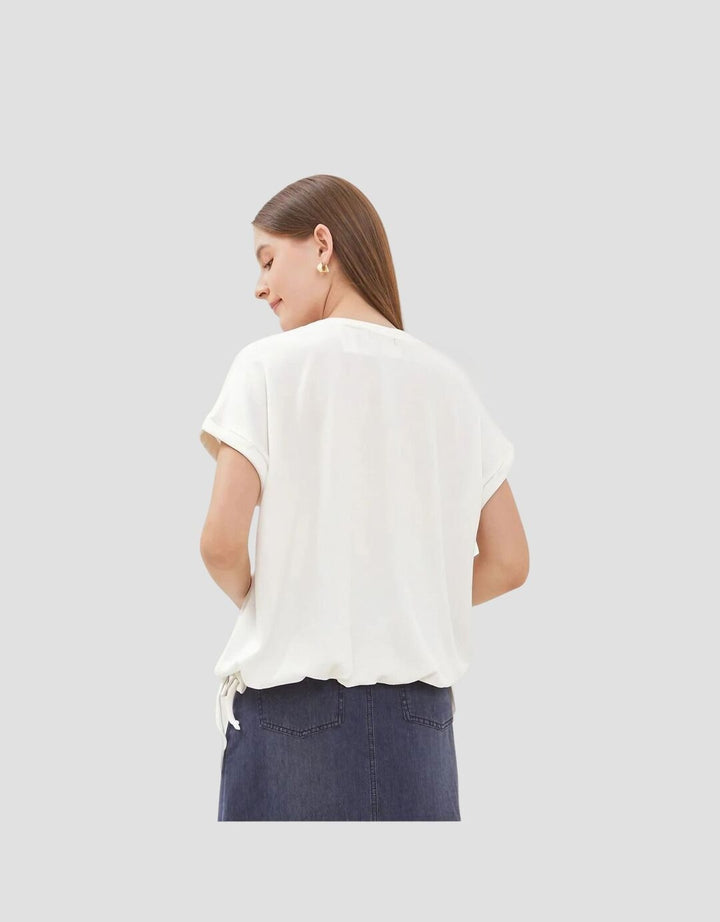 Graphis Kaos Bergaris untuk Wanita