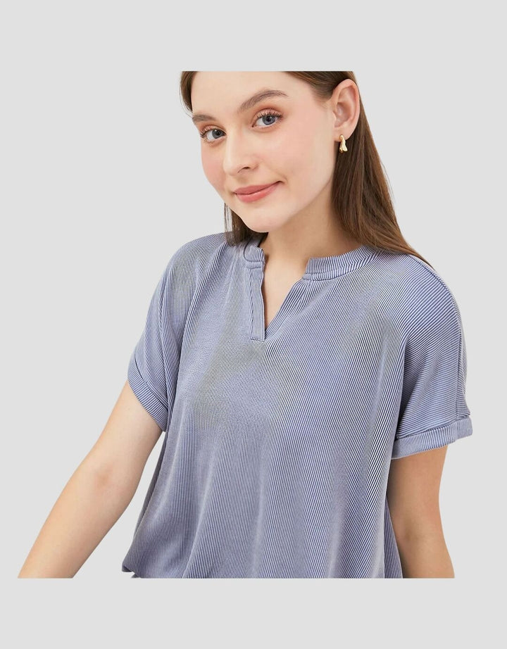 Graphis Kaos Bergaris untuk Wanita