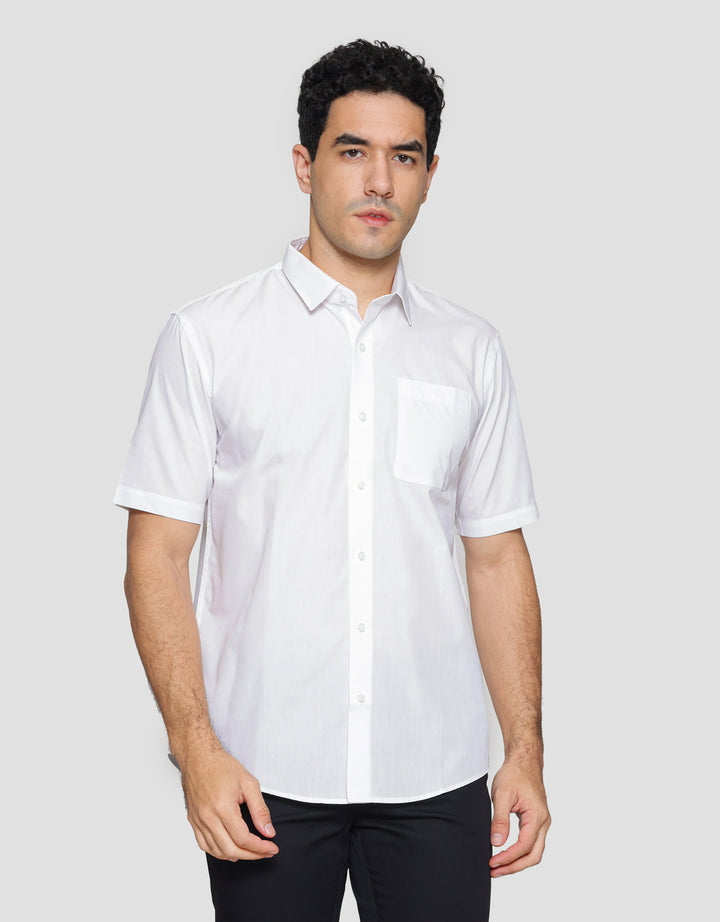Cole Basic Solid Reg Fit Kemeja Lengan Pendek Pria