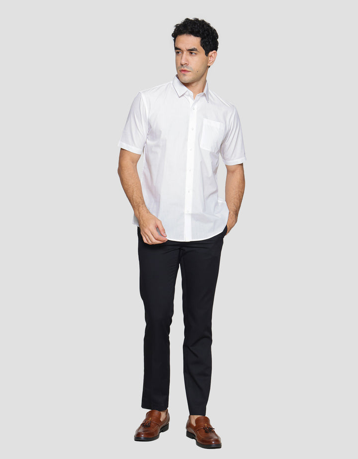 Cole Basic Solid Reg Fit Kemeja Pria
