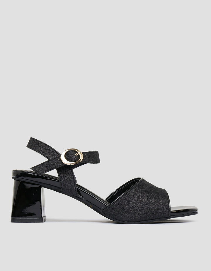 Yongki Komaladi Ankle Strap With Buckle Heels Wanita