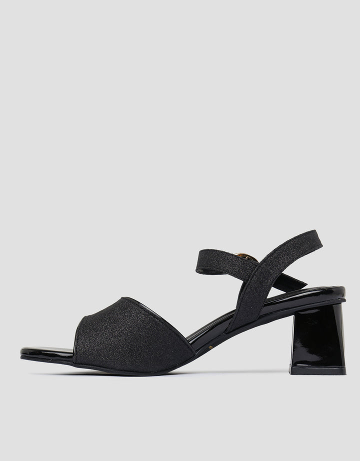 Yongki Komaladi Ankle Strap With Buckle Heels Wanita