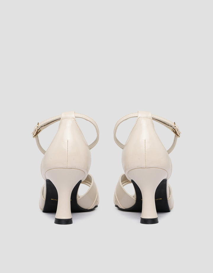 Yongki Komaladi Charming Look Heels Wanita