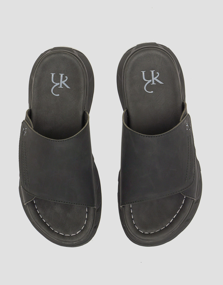 Yongki Komaladi Slip On Sandal Slipper Pria