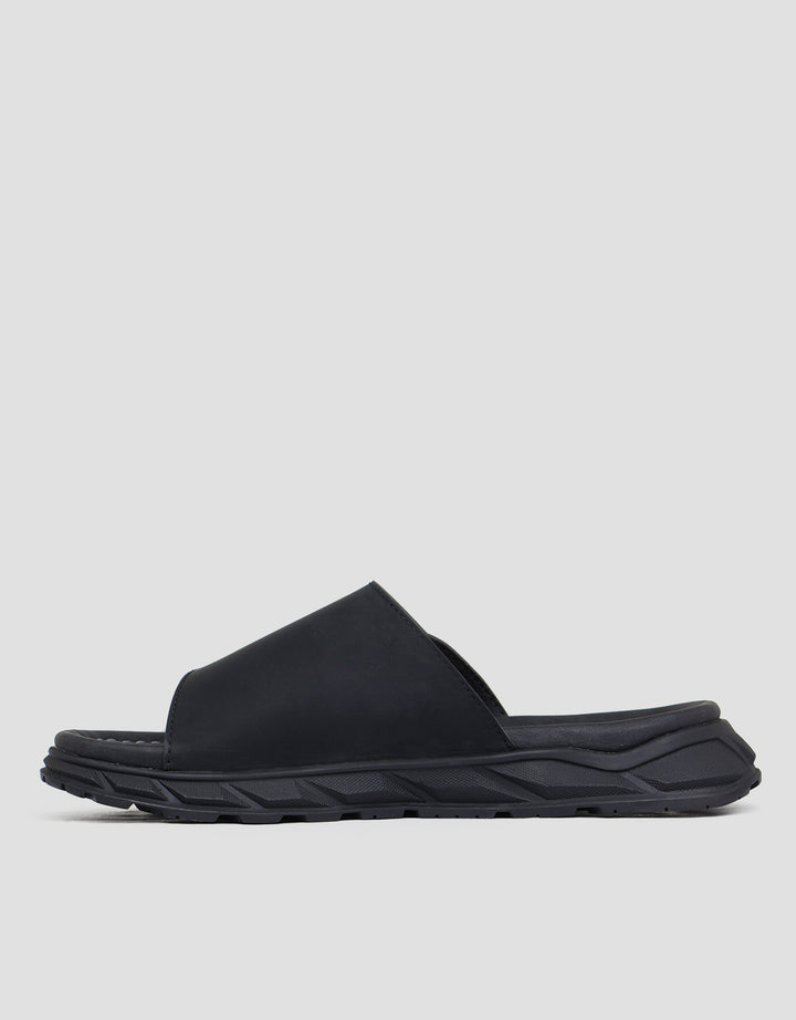 Yongki Komaladi Slip On Sandal Slipper Pria