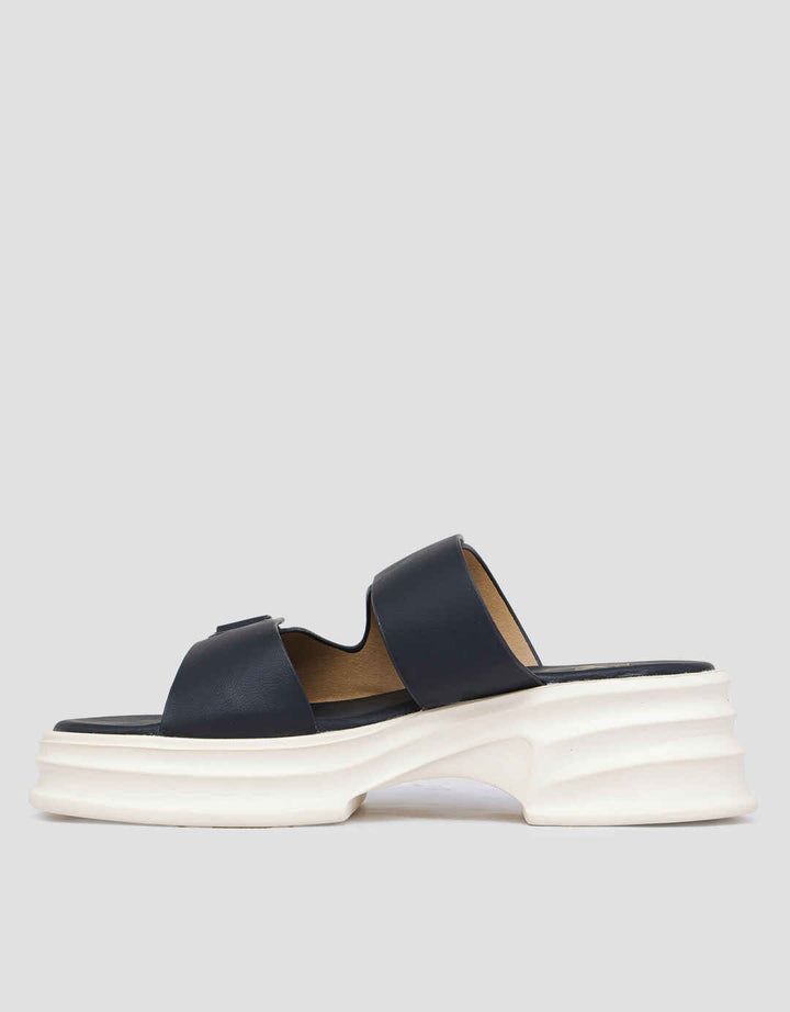 Yongki Komaladi Velcro Sepatu Sandal Wedges Wanita