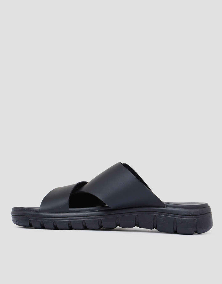 Yongki Komaladi Buckle Sandal Slipper Pria