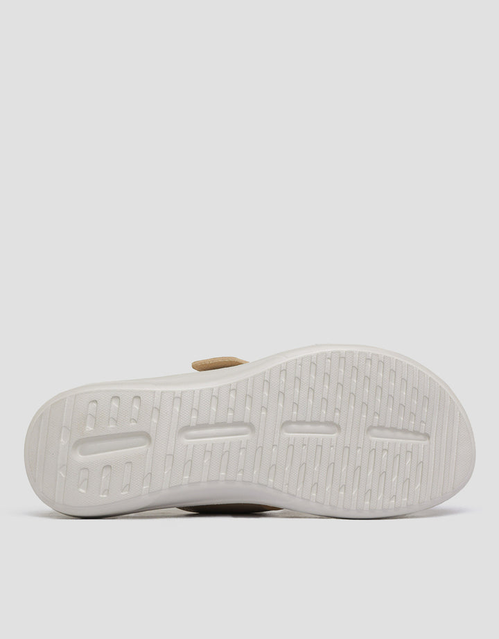 Yongki Komaladi Buckle Strap Sandal Wanita