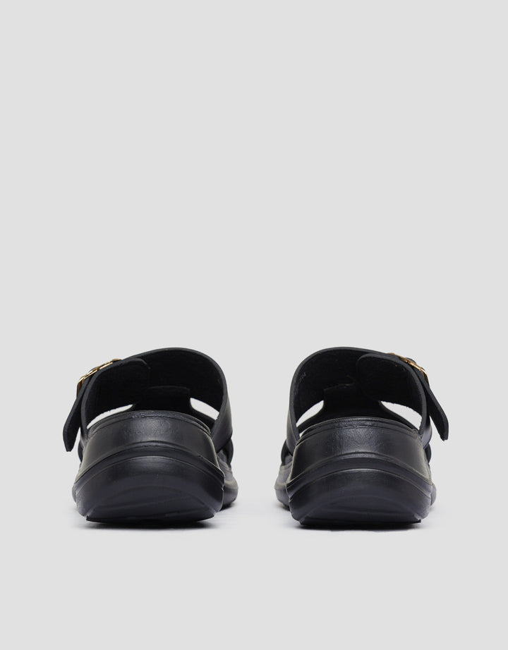 Yongki Komaladi Buckle Strap Sandal Wanita