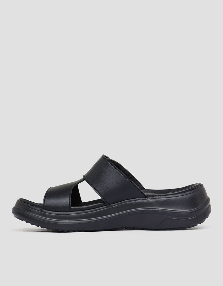 Yongki Komaladi Buckle Strap Sandal Wanita