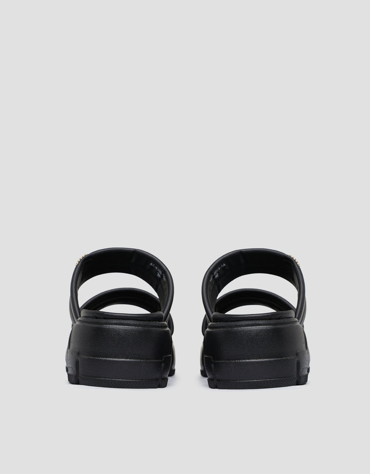 Yongki Komaladi Double Stitching Strap Sandal Wanita