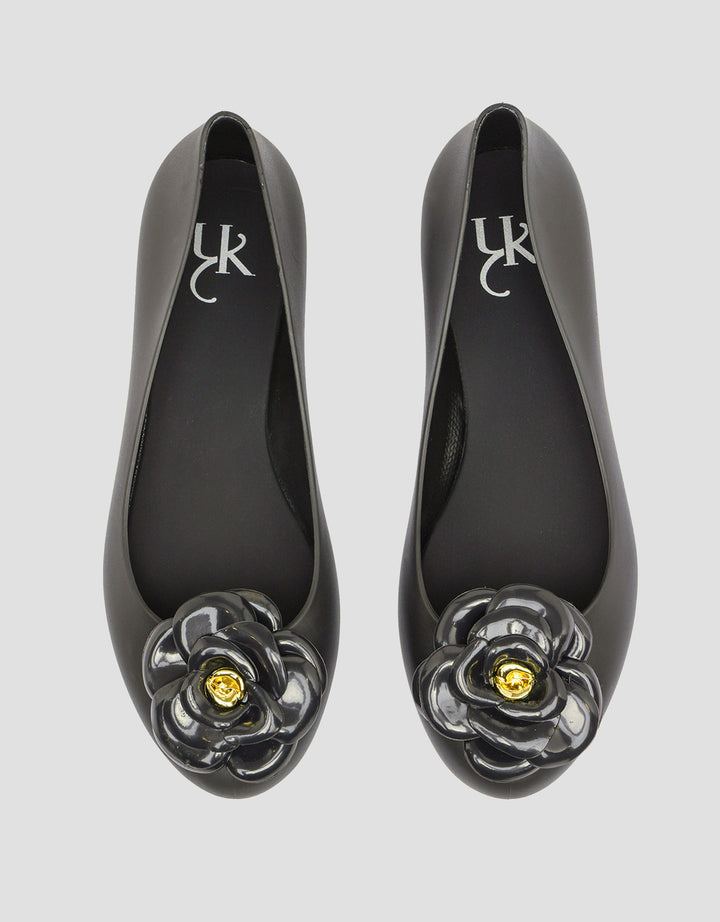 Yongki Komaladi Flower Brooch Sepatu Flat Wanita