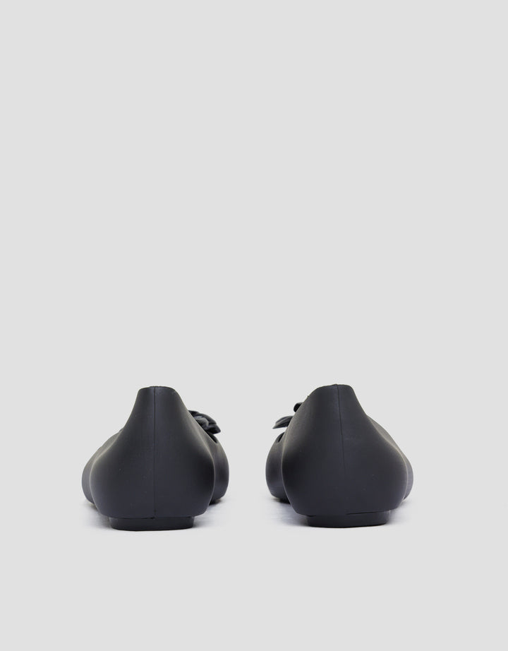 Yongki Komaladi Flower Brooch Sepatu Flat Wanita