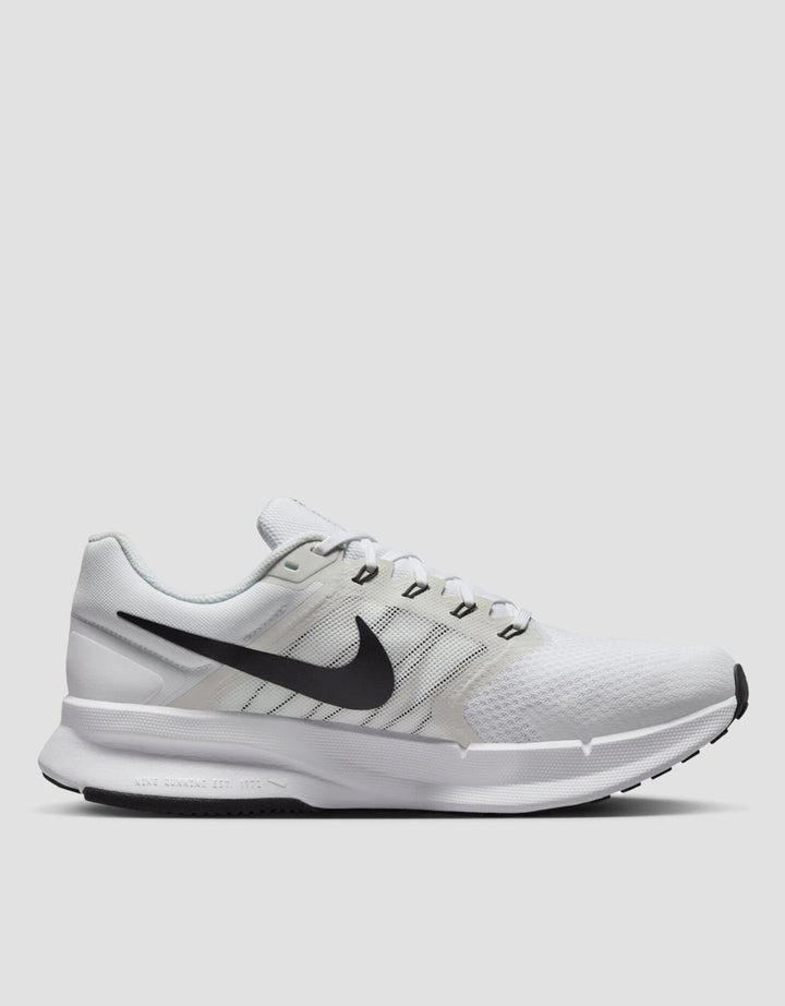 Nike Run Swift 3 DR2695-102 Sepatu Running Pria