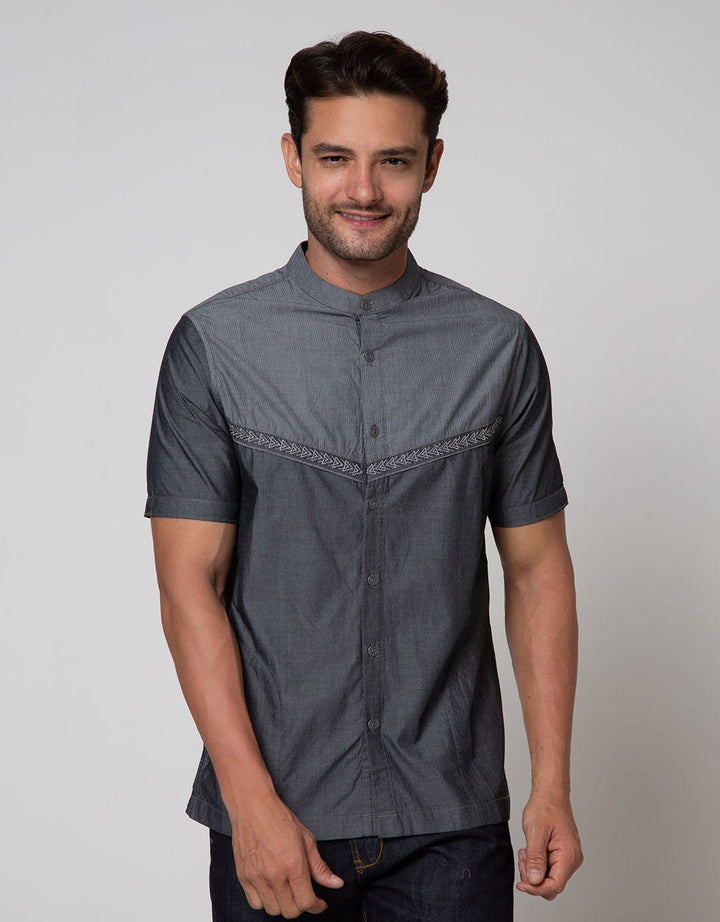 Cardinal Jeans Kemeja Koko Lengan Pendek V Print