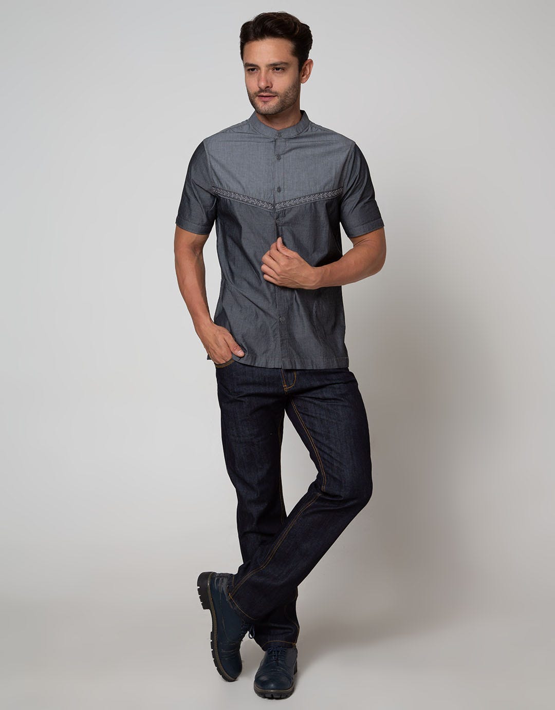 Cardinal Jeans Kemeja Koko Lengan Pendek V Print