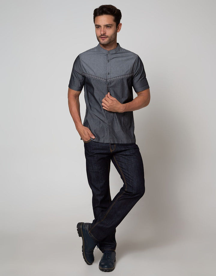 Cardinal Jeans Kemeja Koko Lengan Pendek V Print