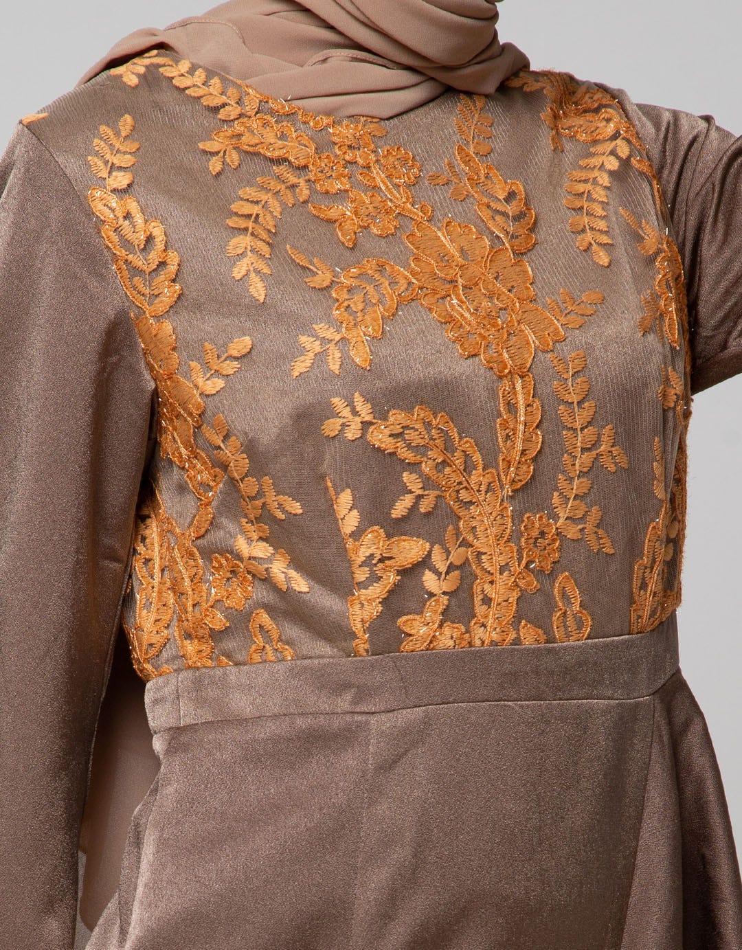 Cardinal Femme Brukat Detail Gamis Wanita