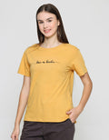 Cardinal Love Me Harder Print Kaos Casual Wanita
