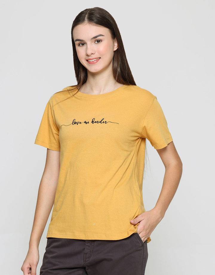 Cardinal Love Me Harder Print Kaos Casual Wanita