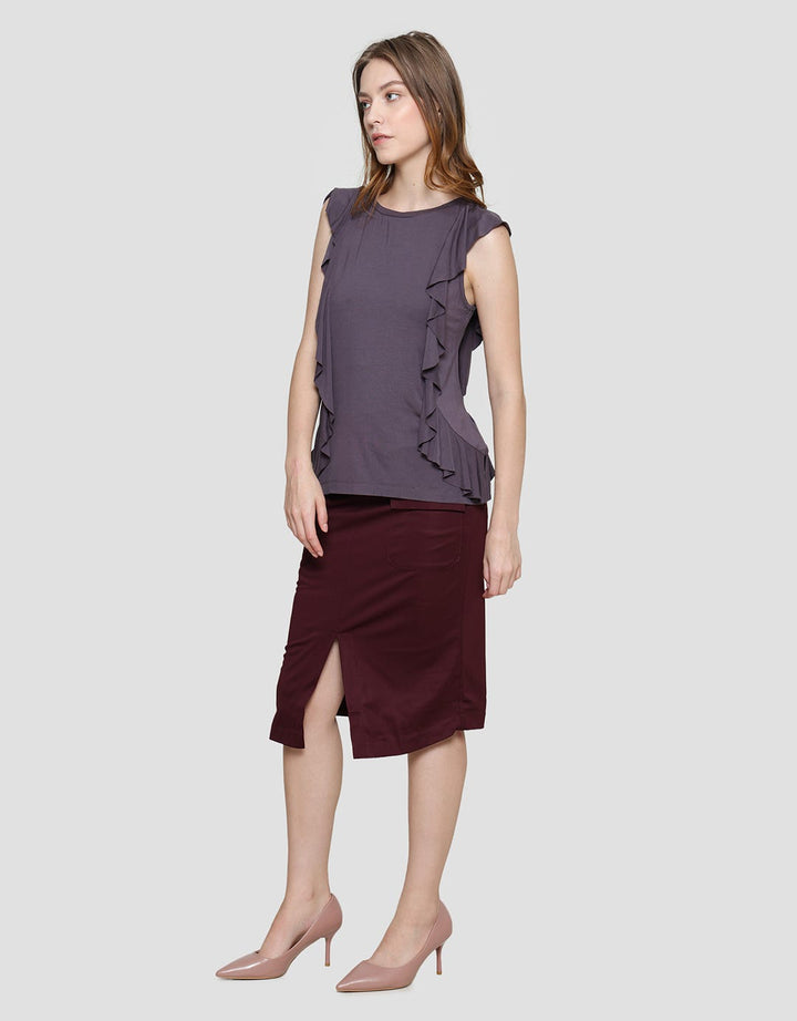 Cardinal Femme Ruffle Detail Kaos Wanita