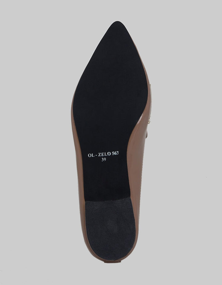 Yongki Komaladi Mules Zelo Strap Accent