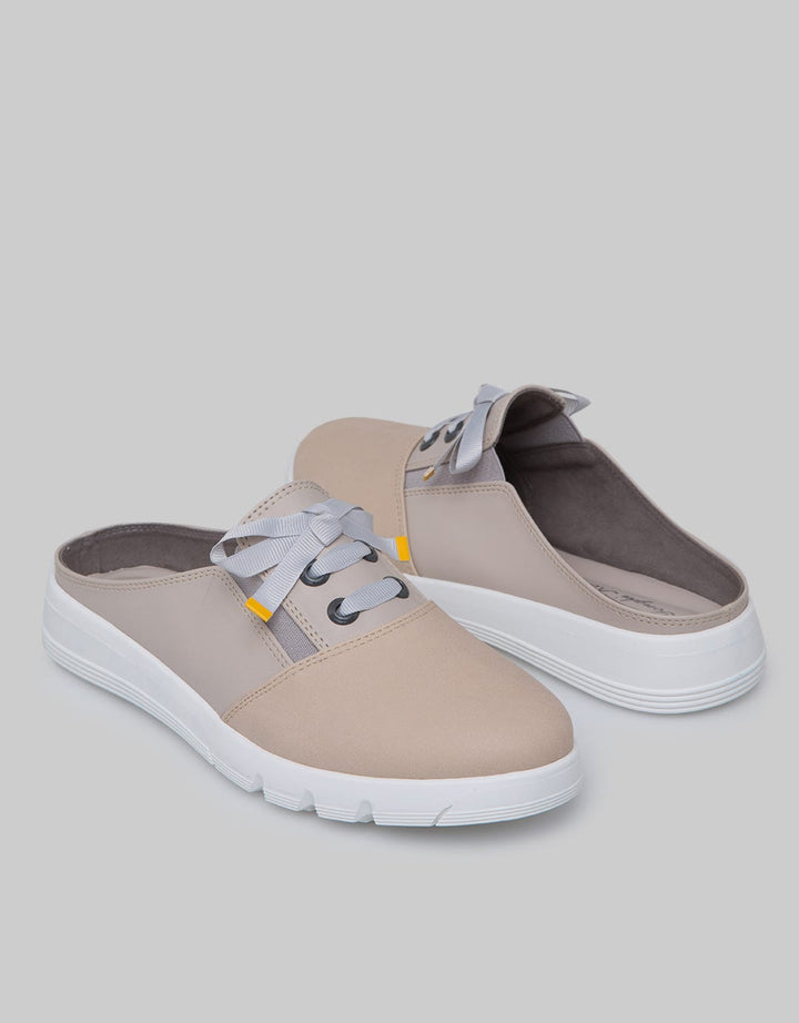 Yongki Komaladi Open Back Shoelace