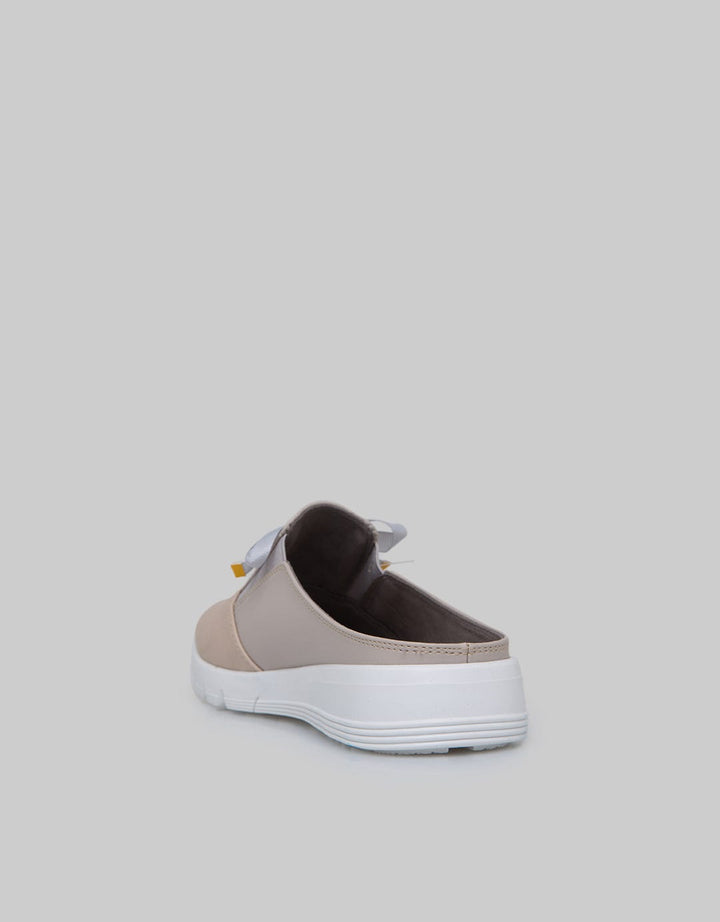 Yongki Komaladi Open Back Shoelace