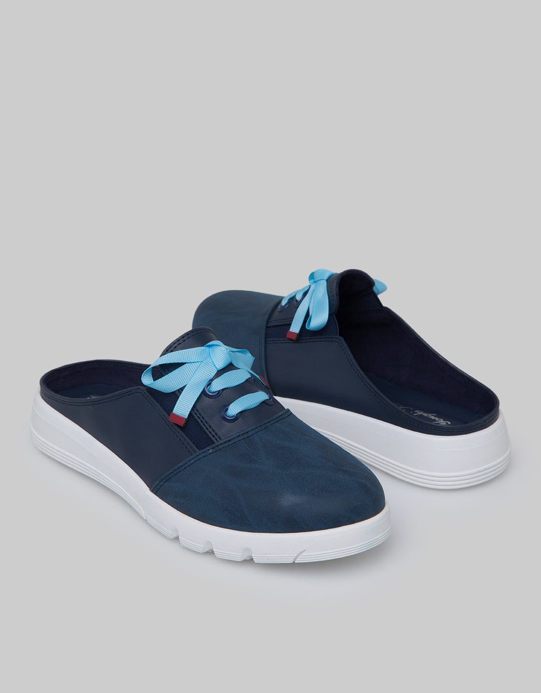Yongki Komaladi Open Back Shoelace