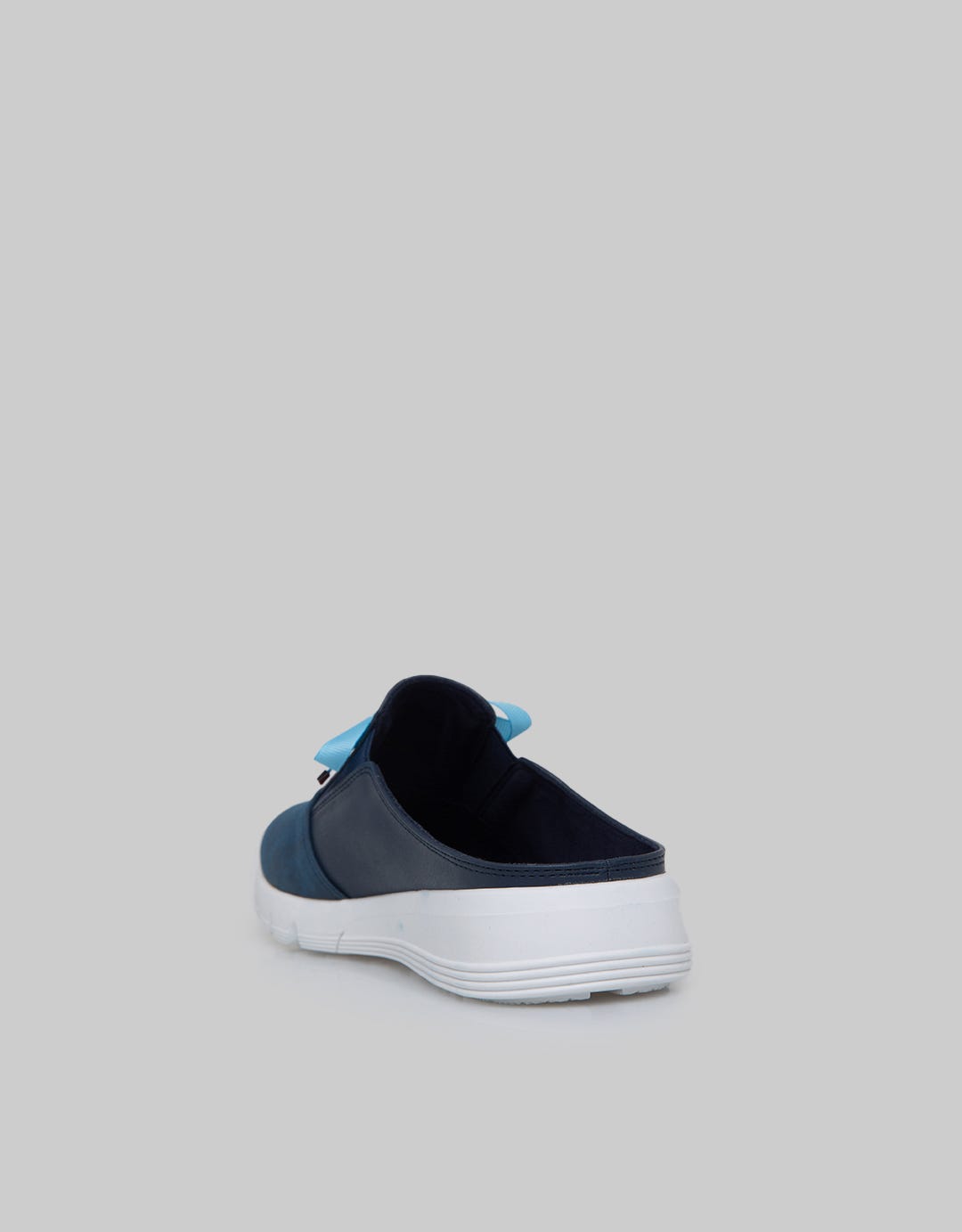 Yongki Komaladi Open Back Shoelace