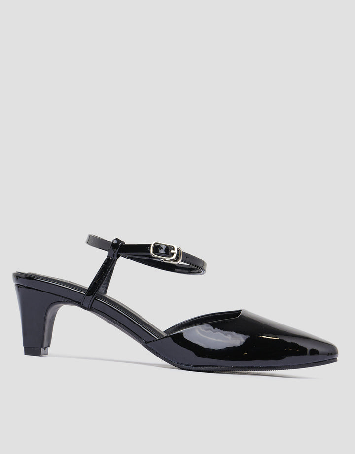 Yongki Komaladi Ankle Strap With Buckle Heels Wanita