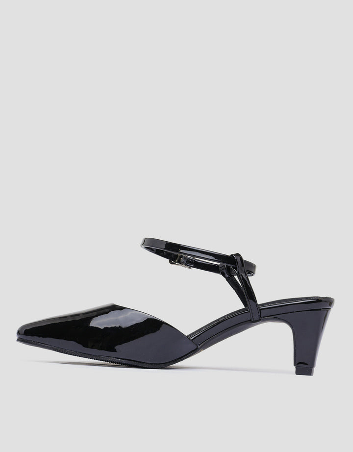 Yongki Komaladi Ankle Strap With Buckle Heels Wanita