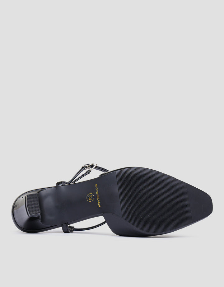 Yongki Komaladi Ankle Strap With Buckle Heels Wanita